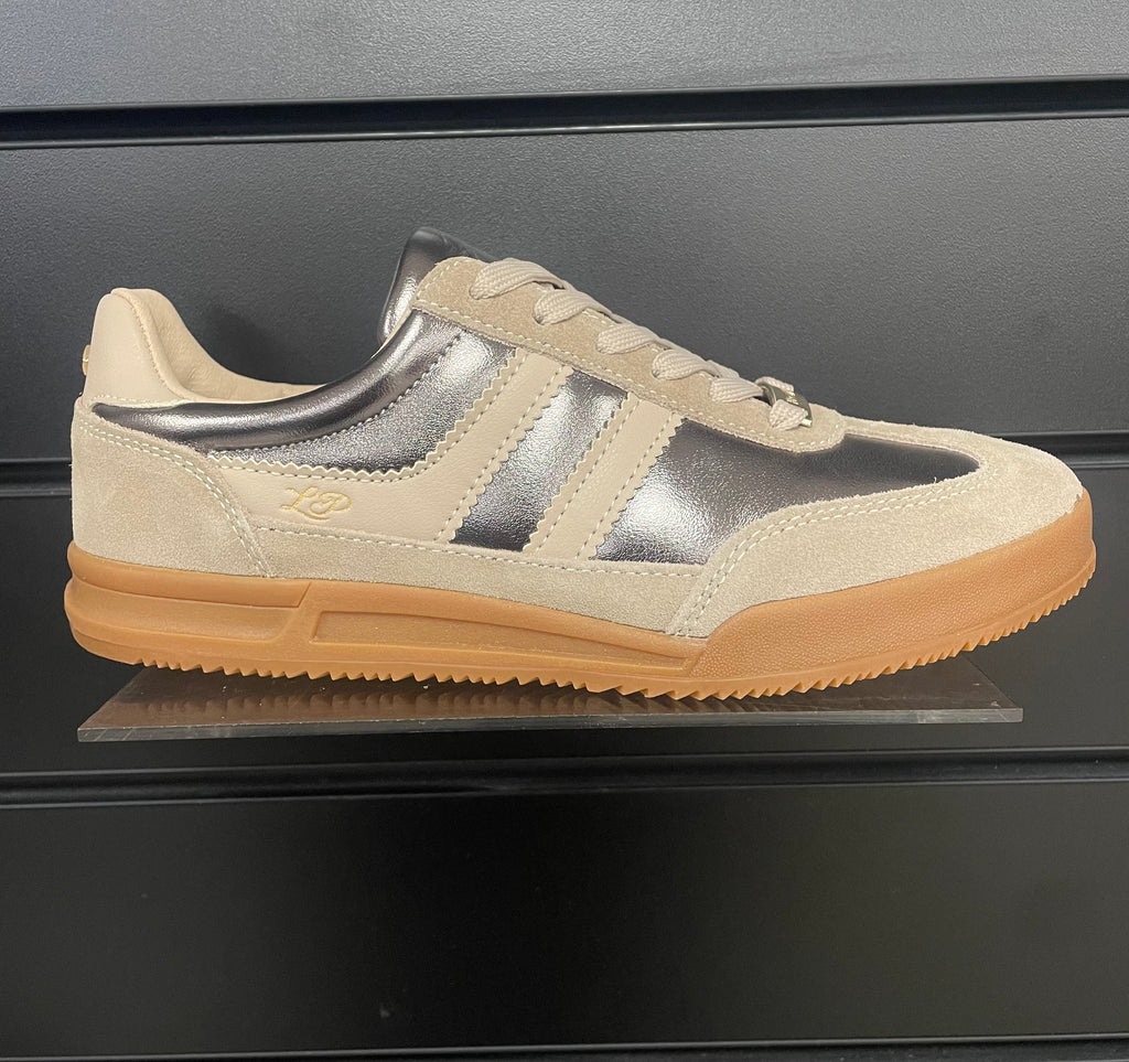 Ladies Tommy Bowe Beige sneaker with brown sole on a black background