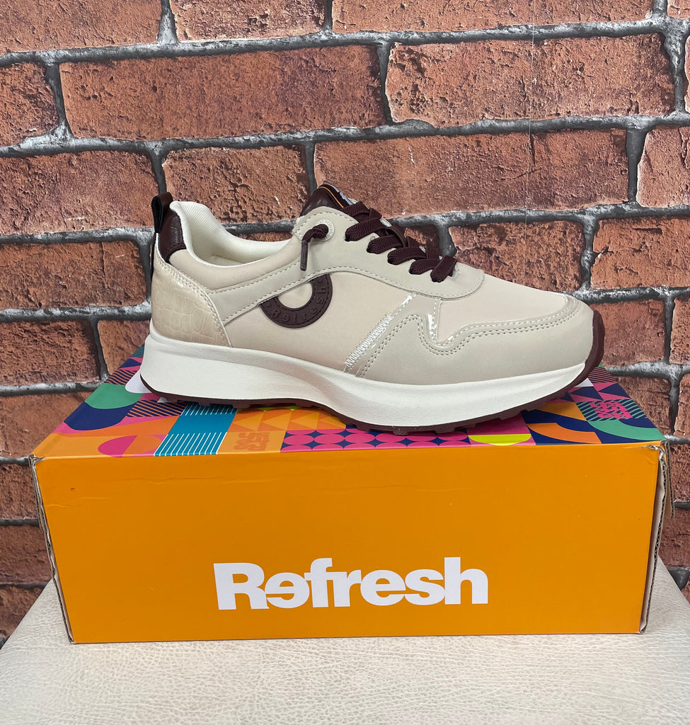 Refresh women’s Trainer in Nude/Burgundy 172942