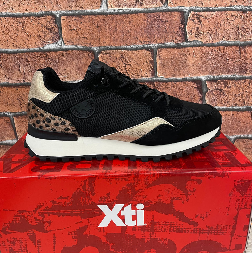 XTI Women’s Black Trainer
